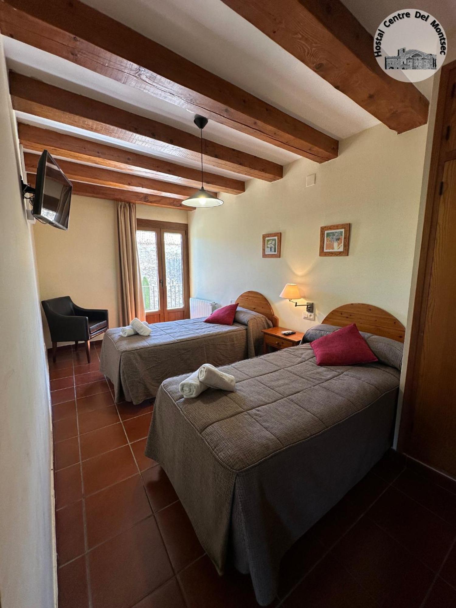 Hostal Centre Del Montsec Llimiana Extérieur photo
