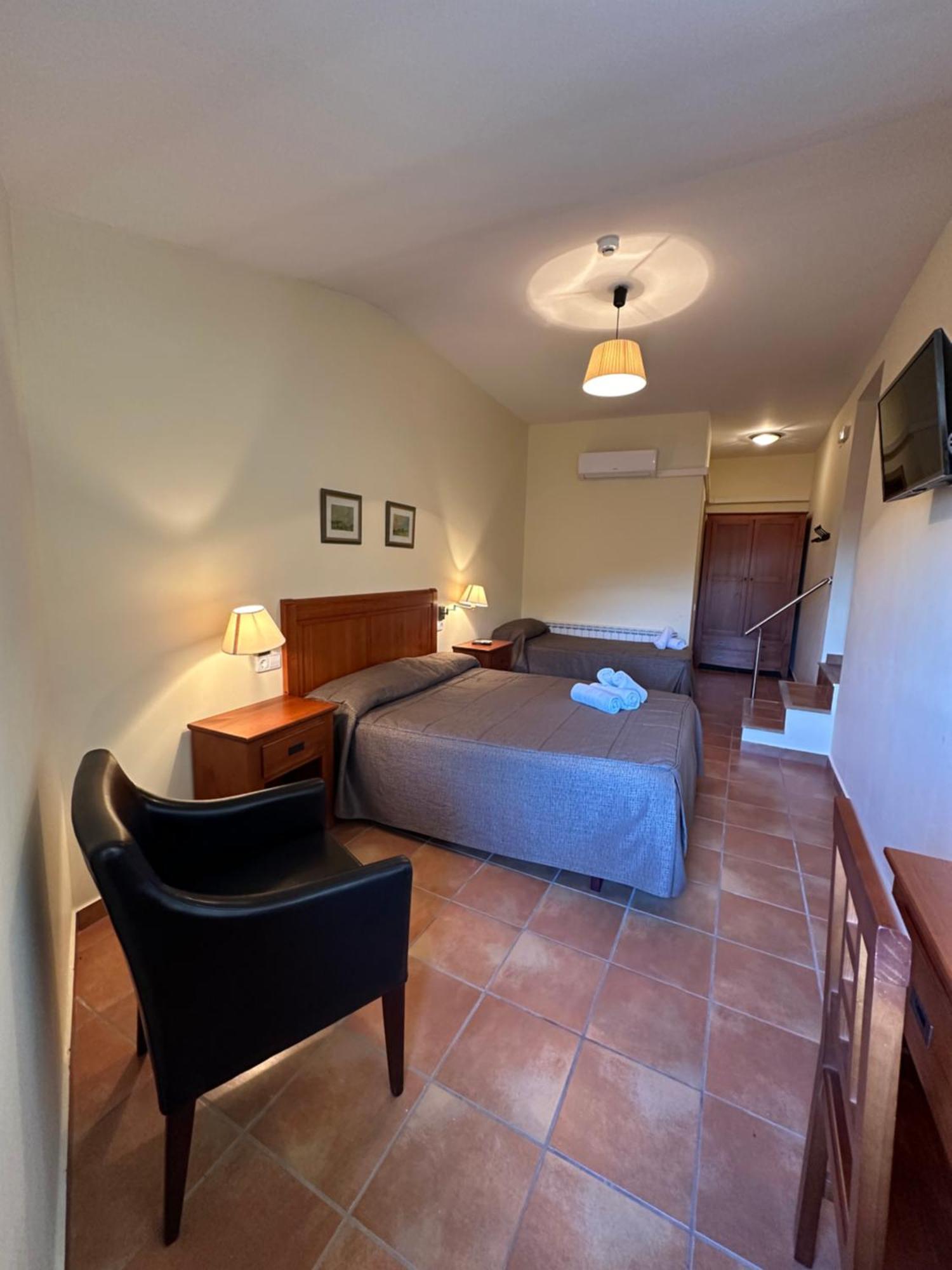 Hostal Centre Del Montsec Llimiana Extérieur photo